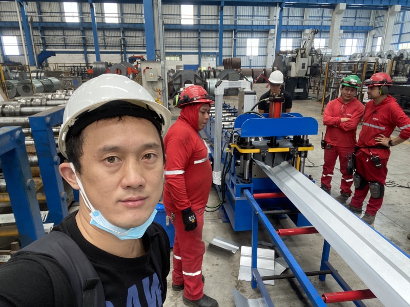 沧州天游ty8冷弯成型设备彩钢脊瓦机顺利抵达厄瓜多尔推动当地产业革新