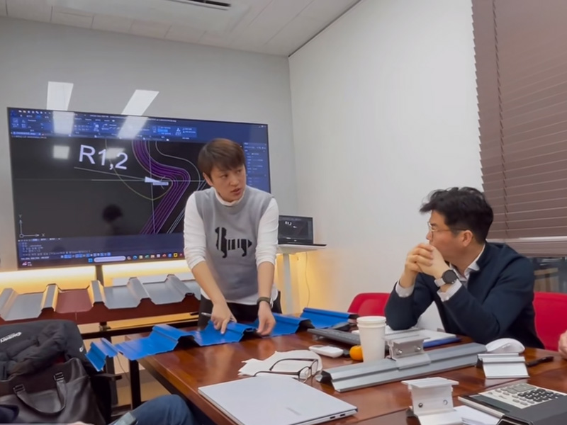 跳出 “内卷” 漩涡！天游ty8冷弯联合韩方研发光伏屋面板型，迈向绿色能源新时代