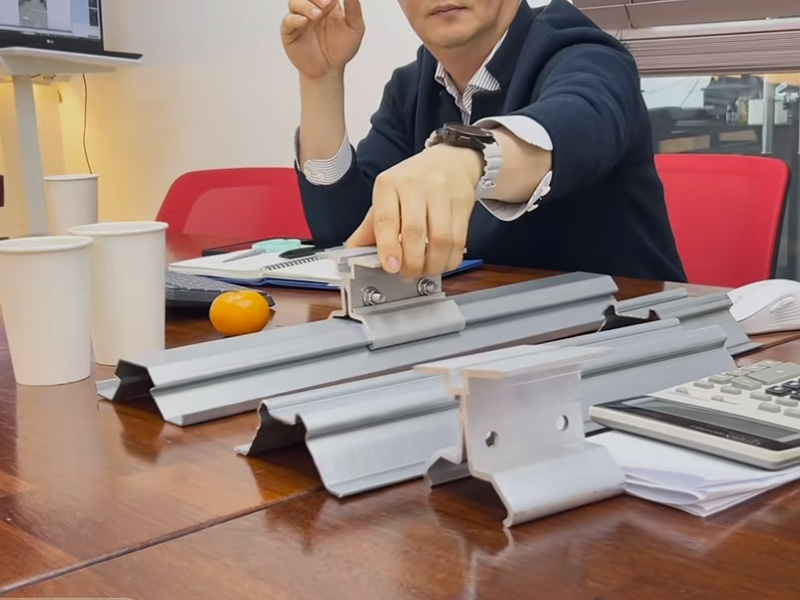 跳出 “内卷” 漩涡！天游ty8冷弯联合韩方研发光伏屋面板型，迈向绿色能源新时代