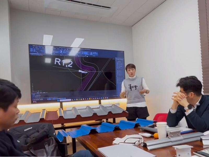 跳出 “内卷” 漩涡！天游ty8冷弯联合韩方研发光伏屋面板型，迈向绿色能源新时代