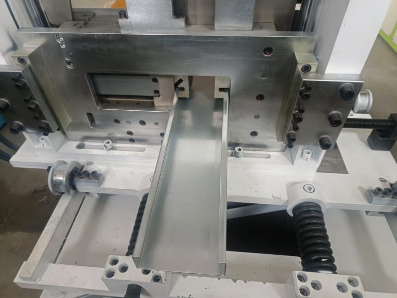 出口沙特地区的型钢机设备，天游ty8冷弯工程师展实力以专业攻克小边与腰高难题